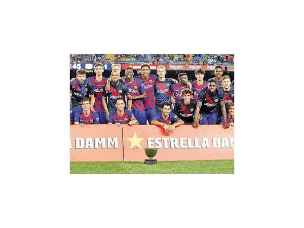 Suárez deja la Copa Gamper en Barcelona