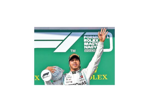 Hamilton se luce en Hungaroring