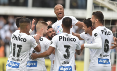 HOY / Santos golea y se aísla en la cima del fútbol brasileño