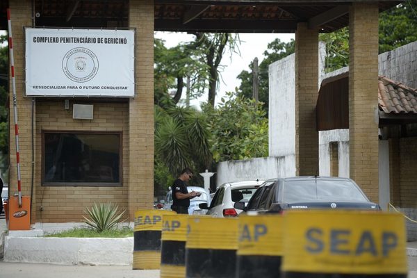 Hija de expolíticos es la novia de Messer