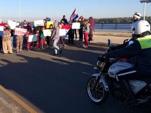 Bañadenses vuelven a cerrar la Costanera para exigir viviendas