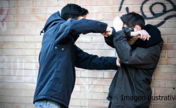 Llegó ebrio y agredió a su pareja y su padre