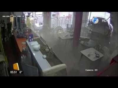Se salva de milagro, tras violento choque