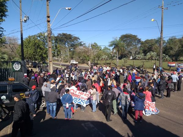 Se manifiestan frente a Yacyretá en Ayolas - Nacionales - ABC Color