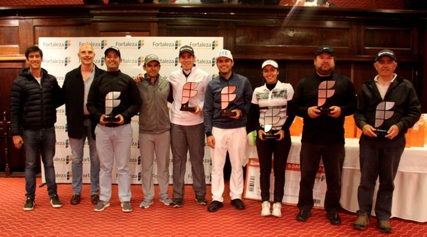 El golf premió a sus campeones en el Yacht