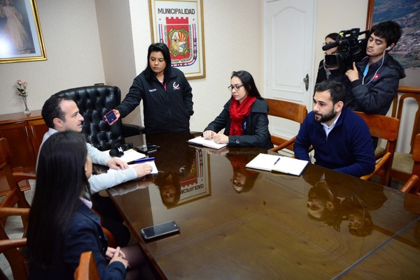 Ofrecen becas y mediabecas a jóvenes de escasos recursos