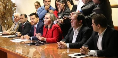 Bancada independiente se une a Colorado Añeteté en Diputados
