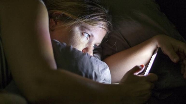 HOY / Dormir con la luz apagada y sin interrupciones evita infartos y hasta el cáncer