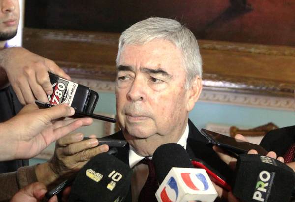 “La verdad prevalecerá”, espetó Saguier, para luego acogerse nuevamente al silencio - ADN Paraguayo
