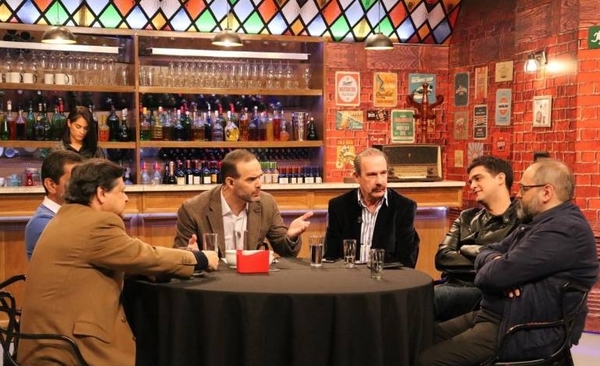 HOY / En Telefuturo el "debate serio"  no vende: sale Polémica en el Bar, entra programa de chismes