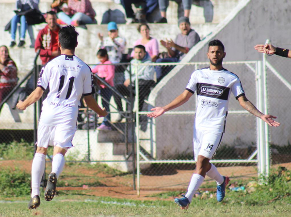 Dos líderes en el torneo de la B