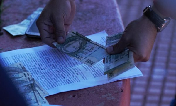 Instan a denunciar a jefes avivados que sacan salarios a funcionarios