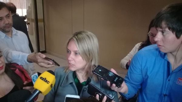 Acuerdo Itaipú: “Nadie se ocupa de Saguier Caballero”, dijo diputada - Notas - ABC Color