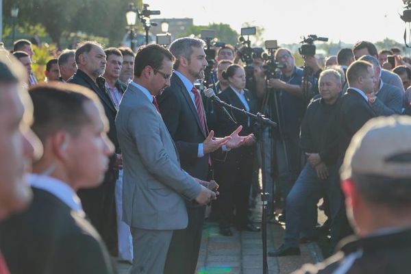 “Hurreros” como en “su casa” en Palacio; la prensa y críticos, lejos - Nacionales - ABC Color