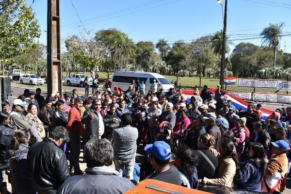 Manifestantes de Ayolas levantaron medida de fuerza - Digital Misiones