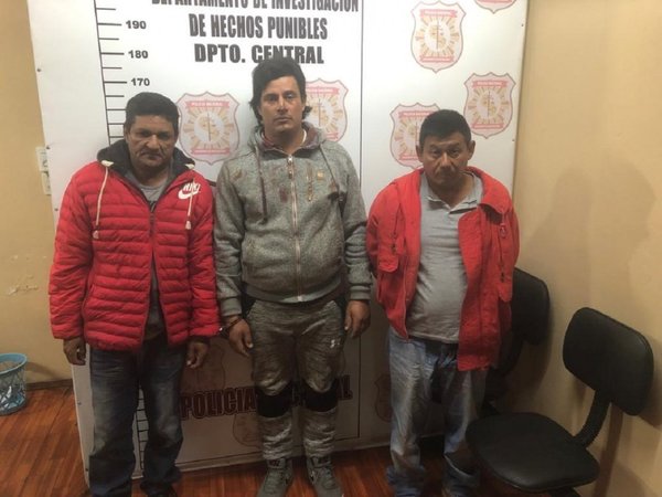 Detienen a 3 supuestos asaltantes de supermercado en Asunción