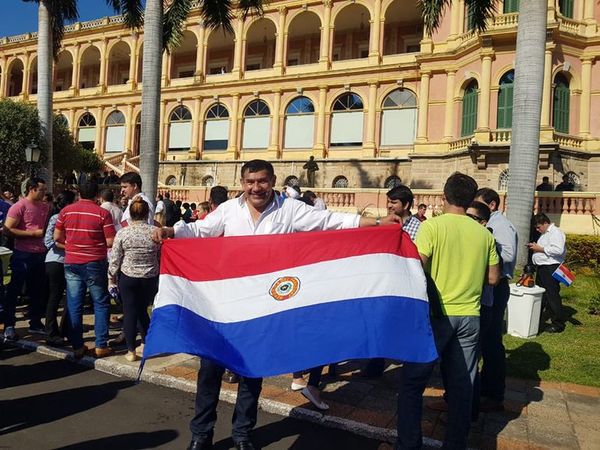 Kolo’o ombyaty hikuái firma oipytyvõvo Mario Abdo ha Hugo Velázquez-pe. - ABC Remiandu - ABC Color