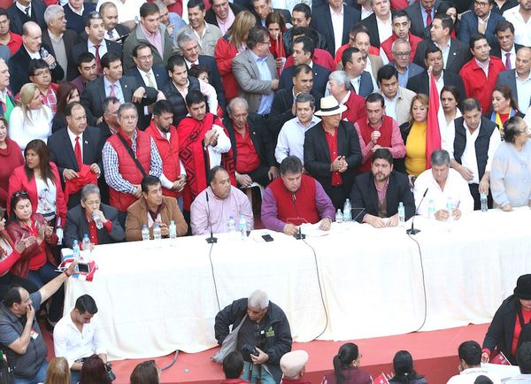 Cartes y Abdo Benítez “sellaron proceso de unidad partidaria”