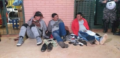HOY / Asalto a supermercado: detienen a 3 hombres y buscan al empleado infiel