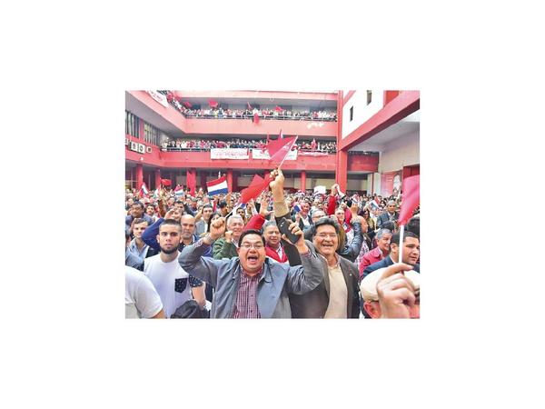 Dirigentes de base se abroquelan amenazantes en favor del Gobierno