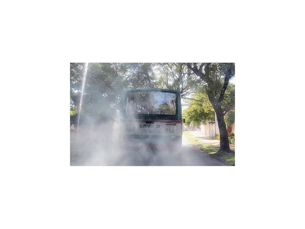 Van a paradas para controlar emisión de humo de los buses