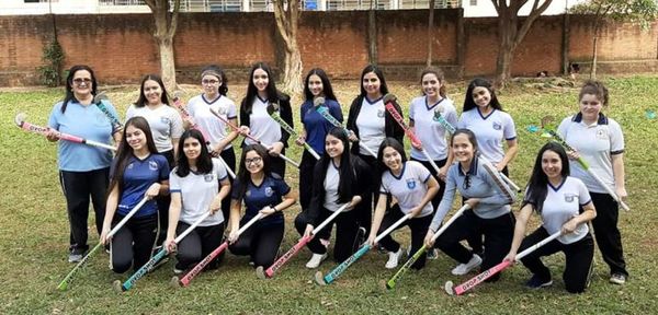 Prácticas de hockey en el Colegio Nacional San Isidro - Locales - ABC Color