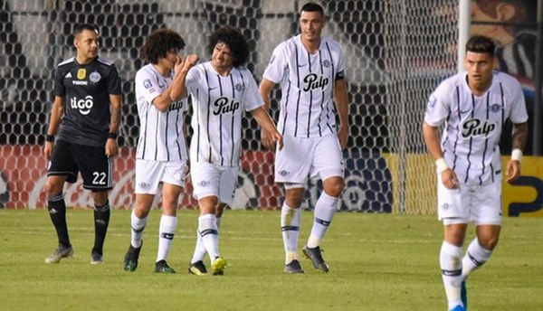 Libertad trepa solo en la punta y deja sin invicto el campeonato - .::RADIO NACIONAL::.