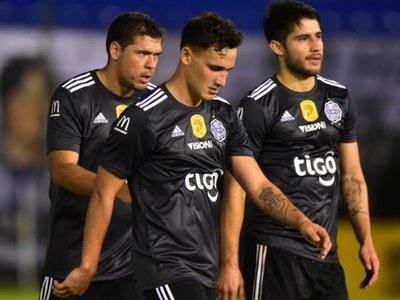 LIBERTAD SE ABRAZÓ A LA CIMA