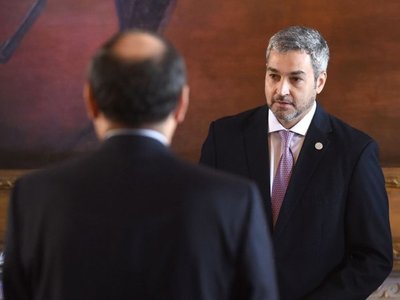 Mario Abdo se defiende y tira el fardo a Cancillería por polémico acuerdo sobre Itaipú