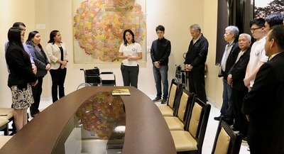 Donan sillas de ruedas a la FAFI-UNE
