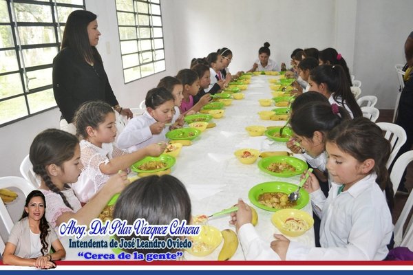 OFRECEN ALMUERZO ESCOLAR EN EL 100% DE ESCUELAS DE JOSÉ LEANDRO OVIEDO.