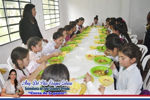 OFRECEN ALMUERZO ESCOLAR EN EL 100% DE ESCUELAS DE JOSÉ LEANDRO OVIEDO.