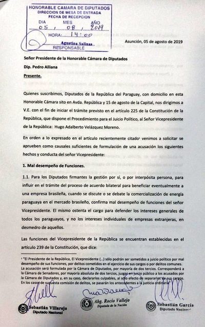 Opositores presentan libelo para juicio político