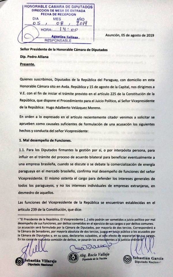 Opositores presentan libelo para juicio político