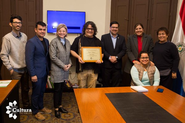 Cineasta que ganó premio en Festival de Cortos de Oberá fue agasajado por la SNC | .::Agencia IP::.