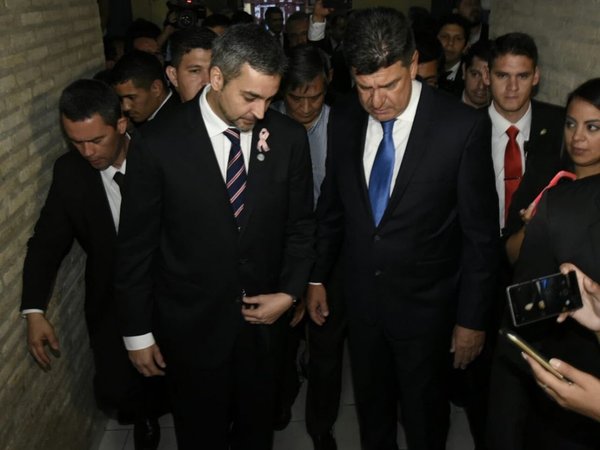 Efraín Alegre pide renuncia inmediata de Mario Abdo Benítez