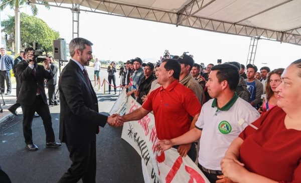 HOY / Cañicultores llevan apoyo a Mario Abdo Benítez