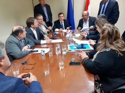 Acta de Itaipú: 'lamentamos que una cuestión tan delicada se maneje por whatsapp', dice diputado