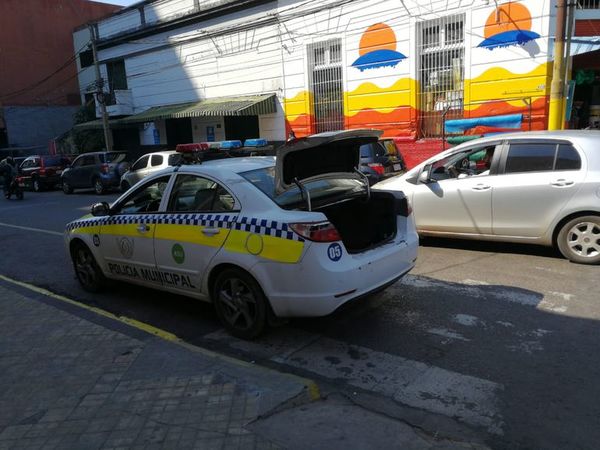 Múltiple infracción de la Policía Municipal - Crónicas Ciudadanas - ABC Color