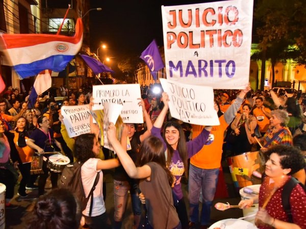 Manifestantes exigen juicio político para Mario Abdo y Hugo Velázquez
