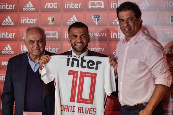 São Paulo presentó a Dani Alves - Fútbol - ABC Color