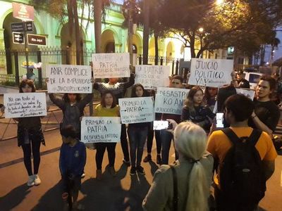 Sapukái ojeipyso Paraguaýpe osêva tavaygua ahy’ógui ojerurévo hikuái juicio político - ABC Remiandu - ABC Color