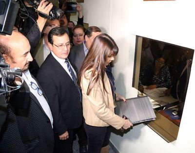 Diputados piden juicio político para Abdo, Velázquez y López