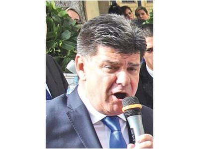 Efraín pide renuncia a Marito ante los  indicios de traición