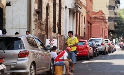 HOY / Aso de cuidacoches quiere formalizar el rubro para distinguirse de infiltrados