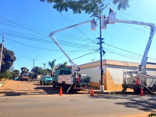 ANDE realizó mejoras en línea de media tensión en populosa zona de San Lorenzo | .::Agencia IP::.