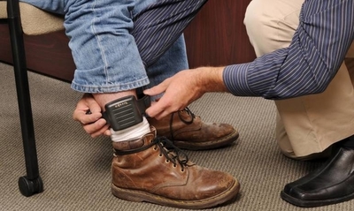 HOY / Avanzan trabajos para reglamentar uso de tobilleras electrónicas en el país