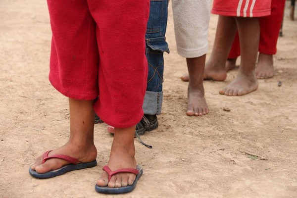 Alumnos de la UNA realizan colecta y llevarán donaciones a niños del Chaco » Ñanduti