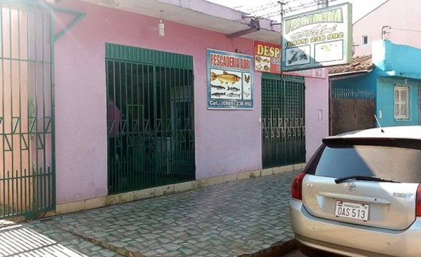 Millonario asalto a pescadería de Pdte. Franco
