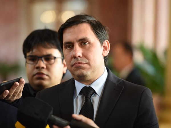 Mario Abdo realiza su primera movida entre consejeros de Itaipú